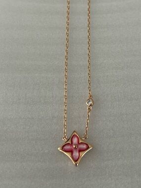 LV style necklace